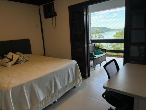 En eller flere senge i et værelse på Casa 03 quartos com vista incrivel - Itanema Angra dos Reis