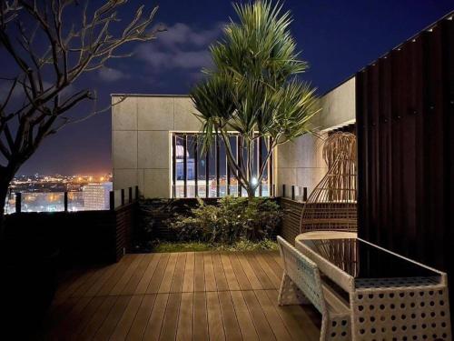 a building with a bench on a deck at night at 大吉子溫泉民宿 in Yü-shih-ts'un