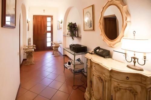 a room with a vanity and a mirror on the wall at B&B GREEN HOUSE in Cascina