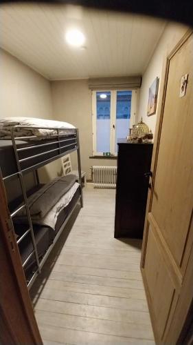 a room with two bunk beds and a door at Dream@coast in Nieuwpoort