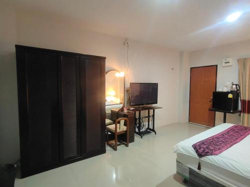 a bedroom with a bed and a television in it at ห้องพักนครราชสีมา The Rich Room in Ban Pra Dok