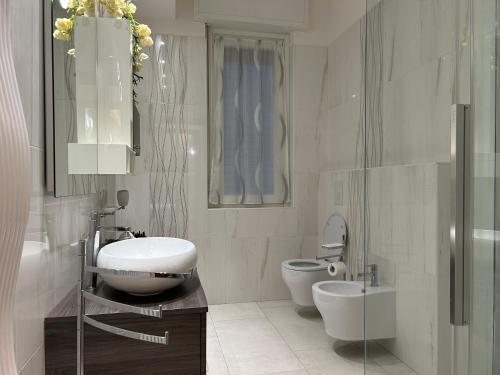 Ένα μπάνιο στο Valverde Apartment and Rooms