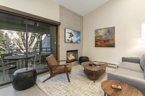 A seating area at 26 Par6 Townhomes townhouse