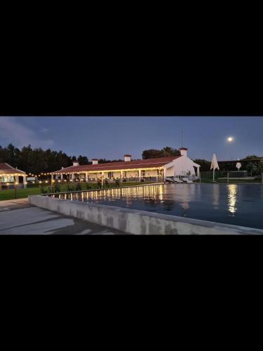Bazén v ubytování Monte do Lago, Pegões nebo v jeho okolí