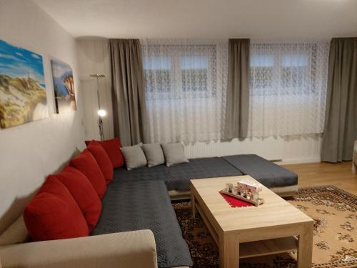 ヴィンターベルクにあるAlbi Haus Winterbergのリビングルーム(ベッド1台、ソファ付)