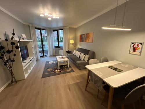 Boston Cozy Elegant Family Apt w Parking Near NSA