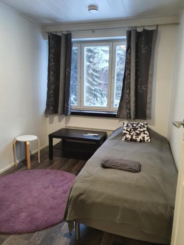 a bedroom with a large bed and a window at Rahkeen majoitus in Joensuu
