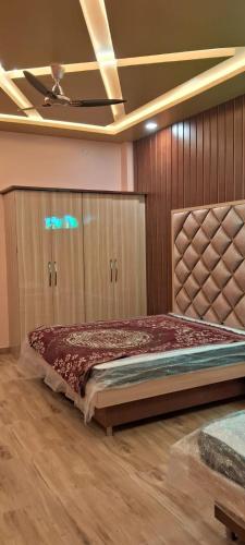 Hotel Ashok Viharにあるベッド