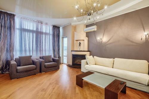 a living room with a couch and two chairs at Botanic Towers the house has a shelter in Kyiv