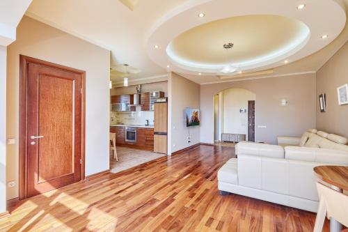 a living room with a white couch and a table at Botanic Towers the house has a shelter in Kyiv