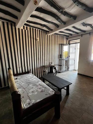 ein Schlafzimmer mit einem Bett und einem Tisch darin in der Unterkunft Private apartment in Diani in Ukunda