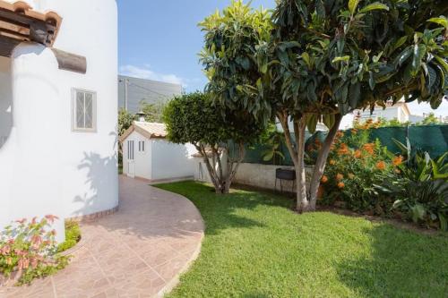 VILLA ROSADO - Moradia para 6 com AC, jardim a 5 min do centro de Albufeira