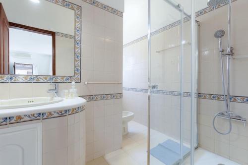 VILLA ROSADO - Moradia para 6 com AC, jardim a 5 min do centro de Albufeira