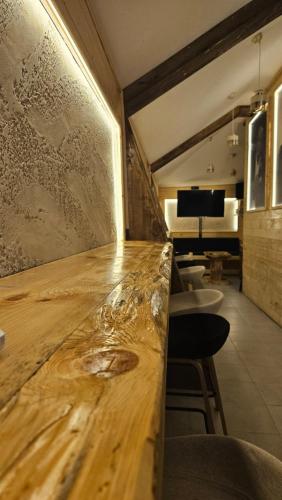 a wooden counter top in a room with chairs at Garnet Star Apartments, Kopaonik, apartman br.3. in Kopaonik