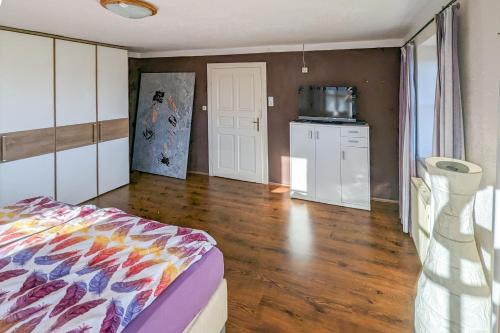 a living room with a bed and a kitchen at Private Farmhouse Escape - Ideal for up to 8 Guests in Seeham