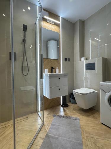 Kúpeľňa v ubytovaní Apartament Skandynawska Prostota z basenem i sauną