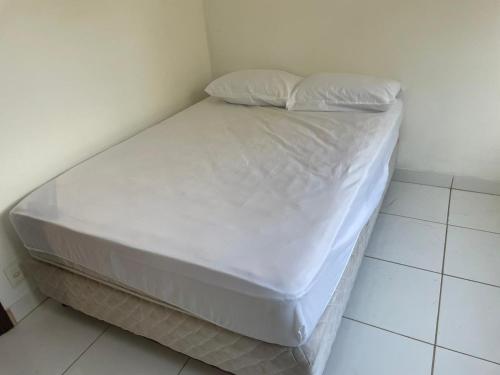 Ein Bett oder Betten in einem Zimmer der Unterkunft Acomodação Montreal