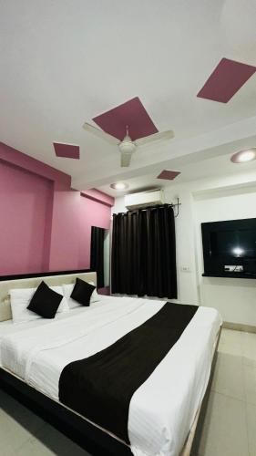 SAFFRON HOTEL & RESTRO – Photos 3