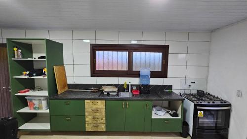 Kuhinja oz. manjša kuhinja v nastanitvi Casinha da praia miratorres