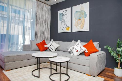 a living room with a couch and two tables at Appartement neuf 2 chambres avec salle de sport in Casablanca