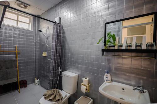 Phòng tắm tại Ratchada Retreat Bespoke Urban Villa 3