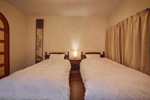 Katil atau katil-katil dalam bilik di Villa Hakone Kabuto 古民家旅館 150平米 バス停迄一分 準天然温泉 最大12名