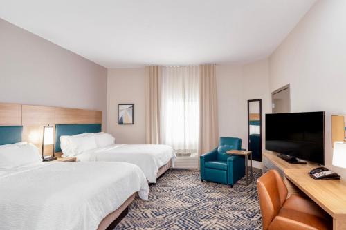 Gulta vai gultas numurā naktsmītnē Candlewood Suites Oklahoma City-Moore, an IHG Hotel