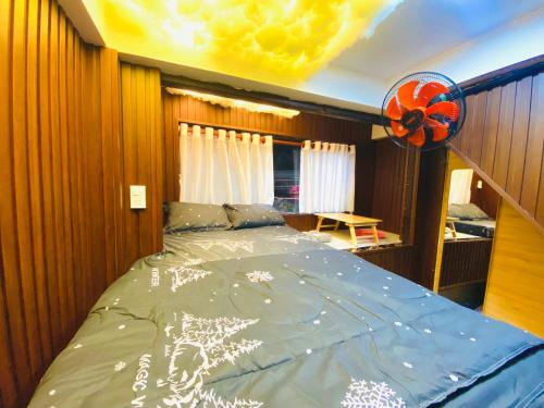a bedroom with a bed in a boat at SKY Homestay in Ấp Ðại Tài (2)