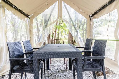 a black table and chairs in a tent at glampark Akasawa Onsen Tochigi in Nasushiobara