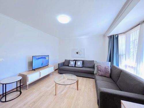 Brilliant Modern Flat @Mount Waverley *Smart TV tesisinde bir oturma alanı