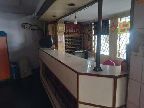 a kitchen with a counter in a food truck at OYO Hotel New Sri Sai Amaravati Lodge in Hyderabad