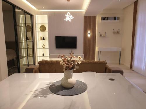 Televisor o centre d'entreteniment de City Outside, Tranquility Inside