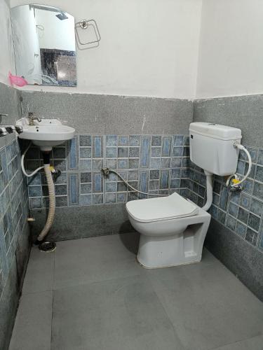 Ванная комната в Sanyam Homestay