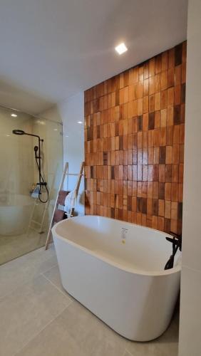Un baño de Punn Hotel Korat