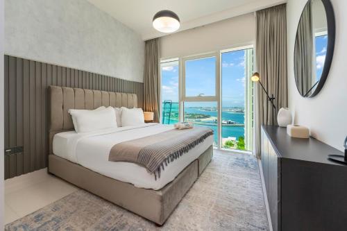 Fotografie z fotogalerie ubytování FAM Living - Beachfront Getaway in Emaar Beachfront - Private Beach Access and Luxury Amenities v Dubaji