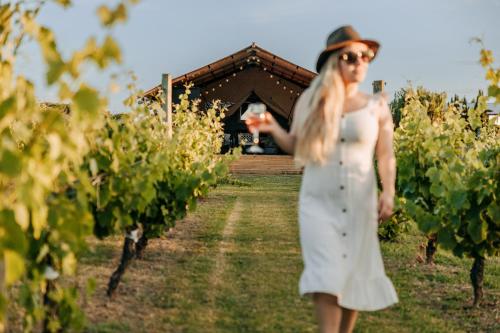 Επισκέπτες που μένουν στο Villas & Vines Glamping