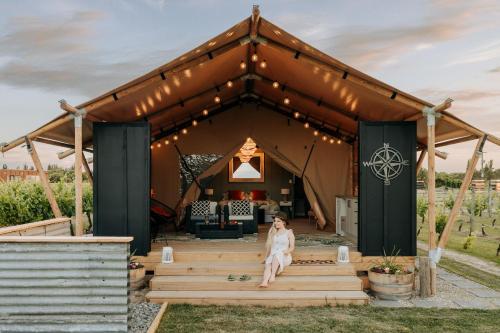 Φωτογραφία από το άλμπουμ του Villas & Vines Glamping σε Hastings