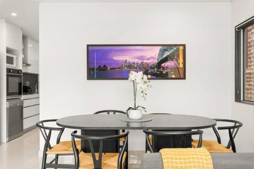 Køkken eller tekøkken på Stylish Spacious Modern 1 BDR Balcony BBQ AirCon Lift