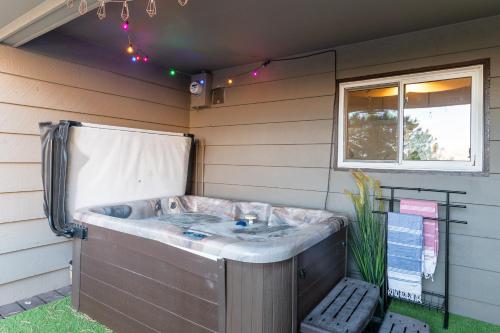 a bath tub sitting in the corner of a house at Winnemucca Heights in Cascade-Chipita Park