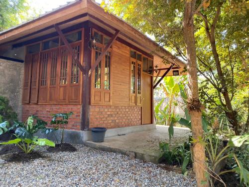 Taman di luar Tasana Garden Saraphi ทาซาน่าการ์เด้น สาขาสารภี