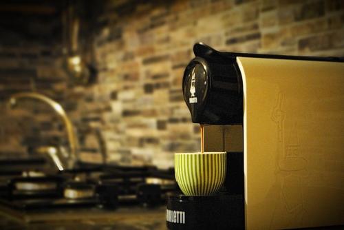 a coffee maker sitting on top of a counter at Lime House in Lauria