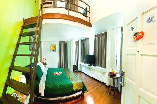a room with a bunk bed and a ladder at OYO 90855 Vince Villa in Bukit Mertajam