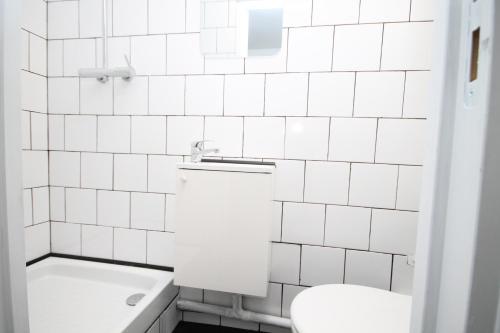 Ένα μπάνιο στο 05 - Chambre confort au calme avec TV WIFI