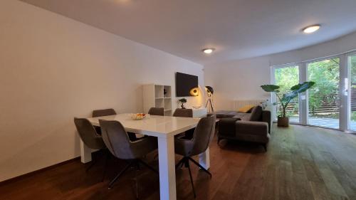 Forrest-Hugging Townhouse with Private Garden