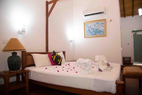 Postel nebo postele na pokoji v ubytování Laluna Ayurveda Resort