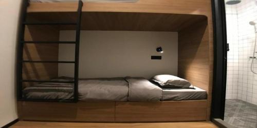 Кровать или кровати в номере Kooning