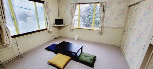 a room with a table and two pillows in it at ロッジＴＯＮＢＯ・石打 in Minami Uonuma