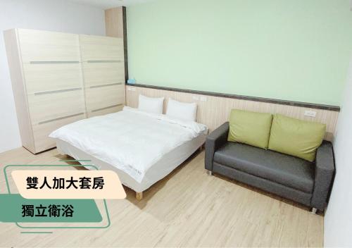 Una cama o camas en una habitación de 西湖柚子家民宿
