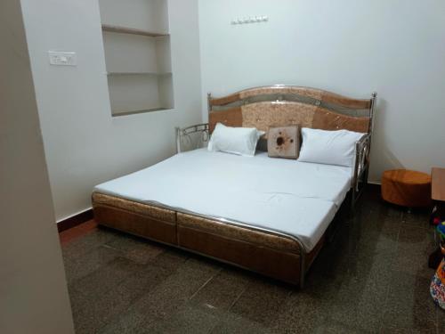 a bed with a teddy bear sitting on top of it at Bhanwar Villa Guest House in Pāl