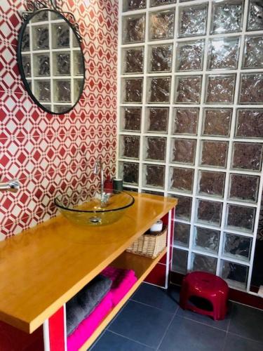 a bathroom with a sink and a mirror on a wall at casadaeiradeangeja in Angeja